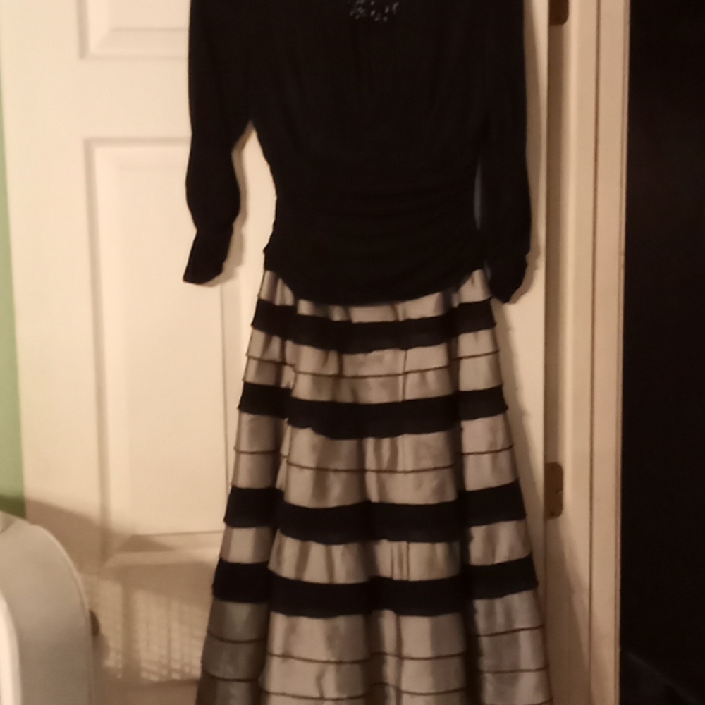 Black and gray dress size 6